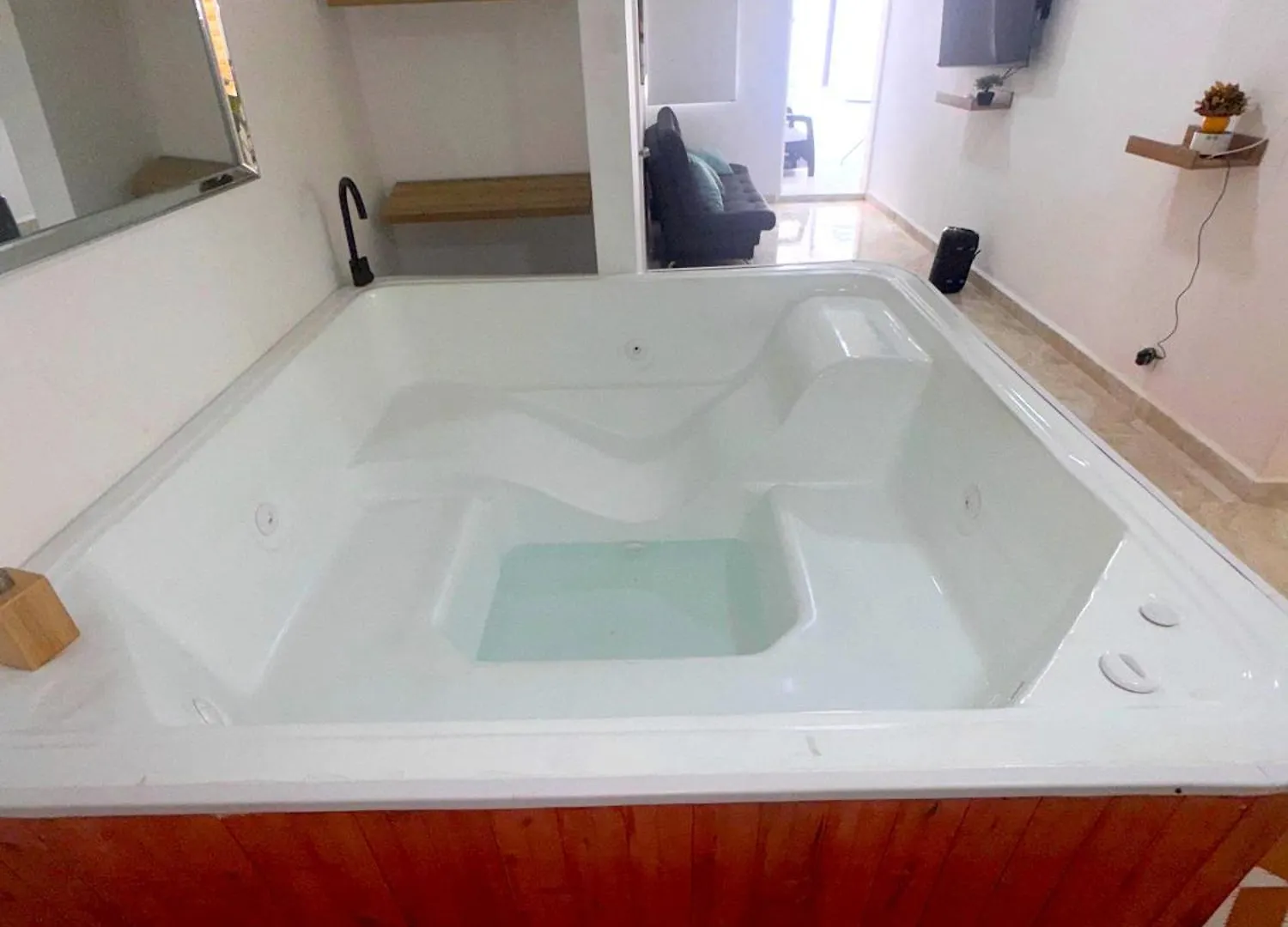 Hotel Asia El Poblado Медельин